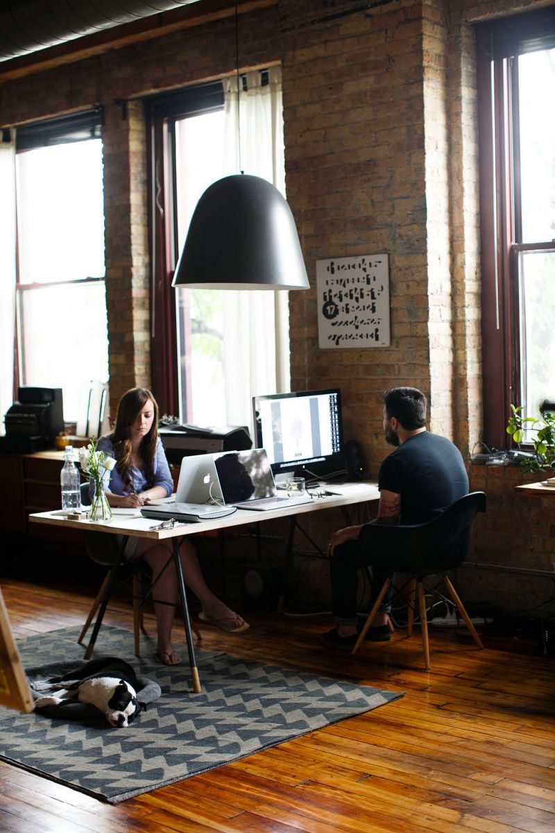 Open plane dual workspace in the Chicago's loft