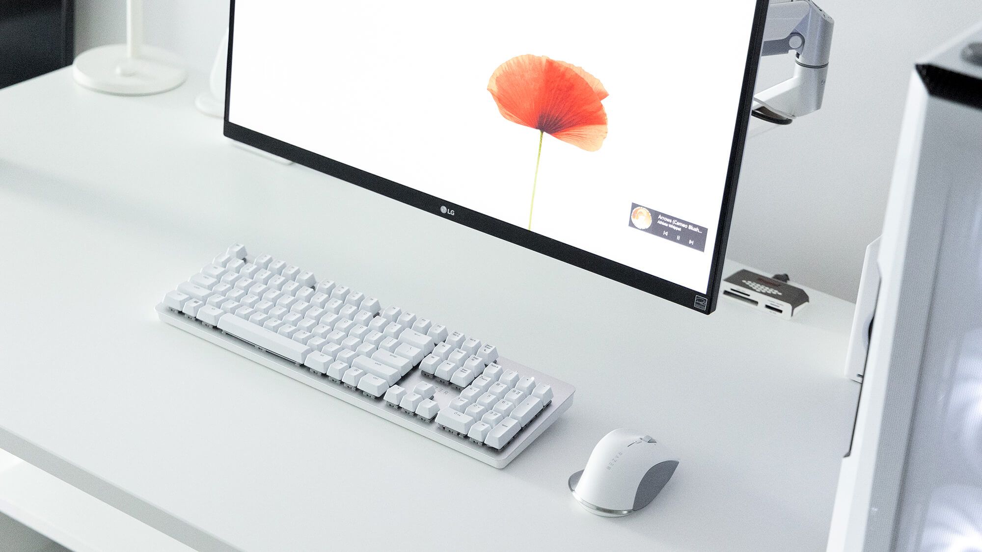 To achieve the clean look of this minimalist setup, Bogdan went wireless as much as possible. He has two cable holders attached to the desk and a cable snake for the power cable and Internet cable