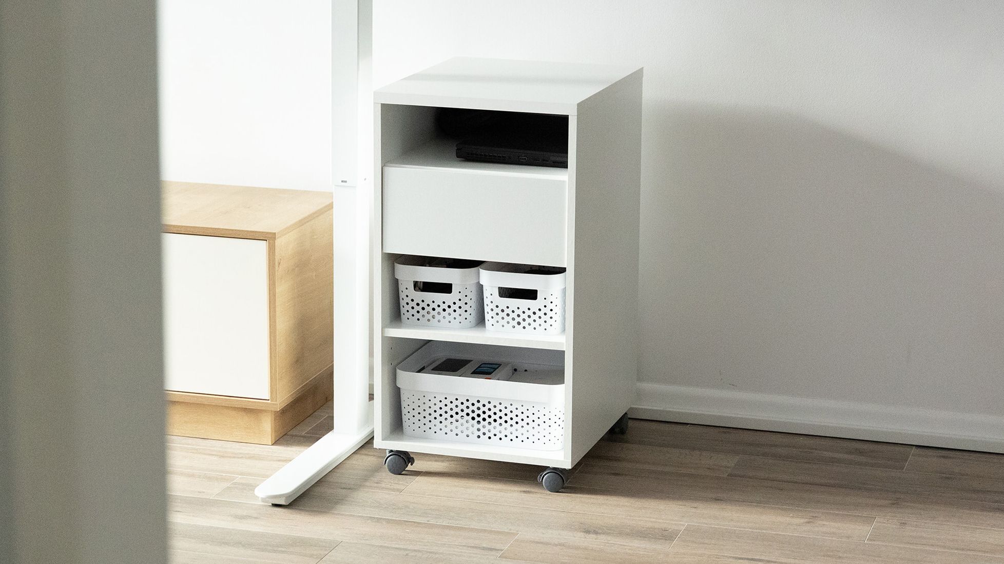 White chest of drawers