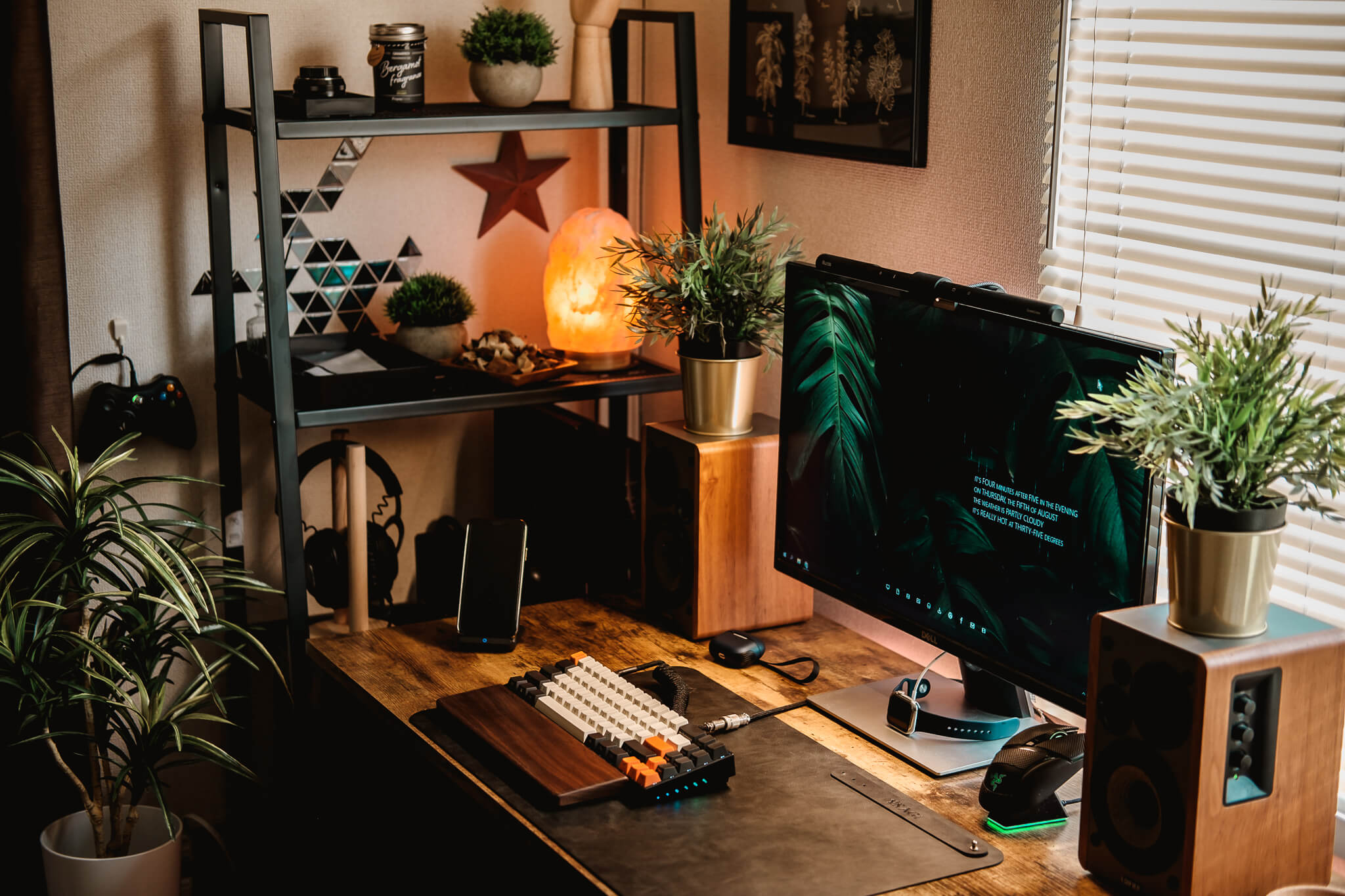 A dark and stylish WFH setup in Japan