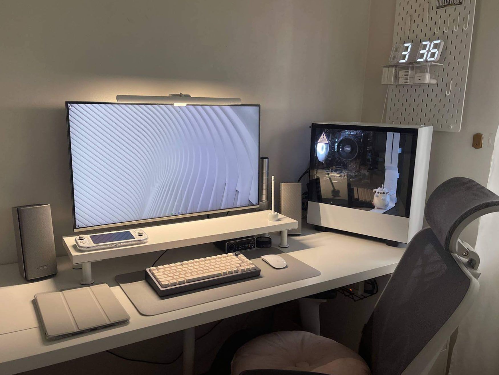 “Simple and monochromatic” desk setup is the way Aliza defines her workspace