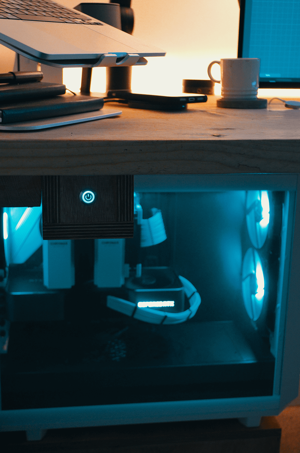 External power switch & housing of James’ 3D artist setup