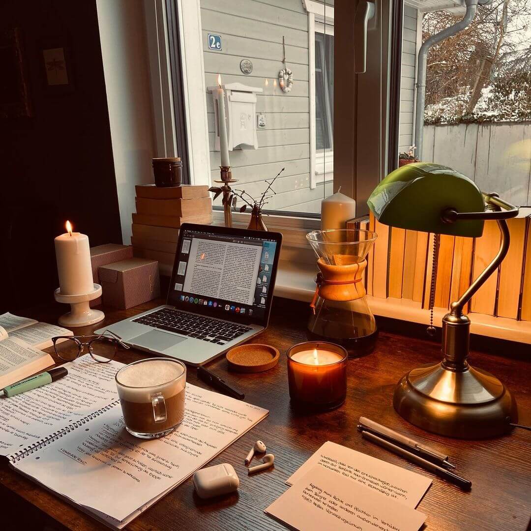 Andotherlawstories’s Dark and Rustic Study Desk Setup in Nordfriesland, Germany