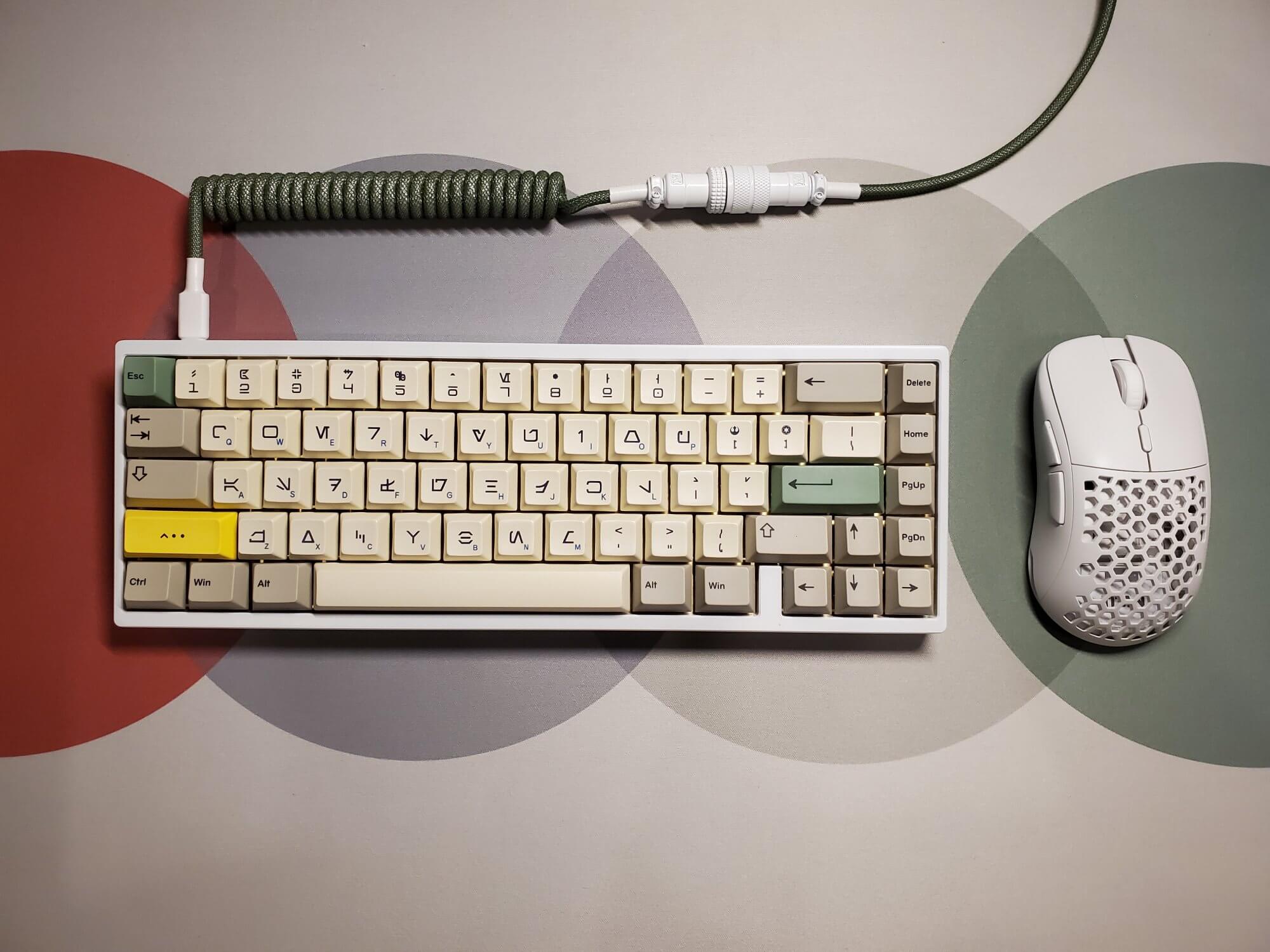 The KBD67 MKII mechanical keyboard and Xenics Titan mouse are two key pieces of Ryoma’s desk setup