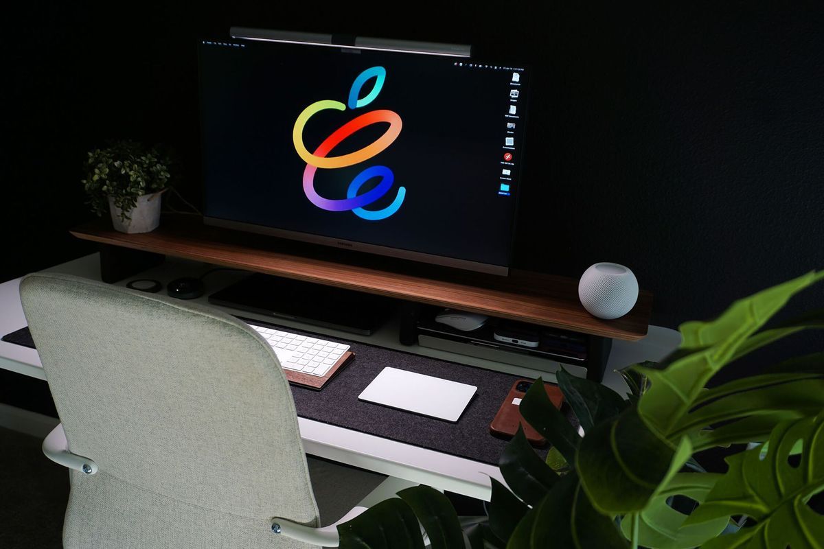 Lizz's Dark Wall WFH Setup in San Diego, US