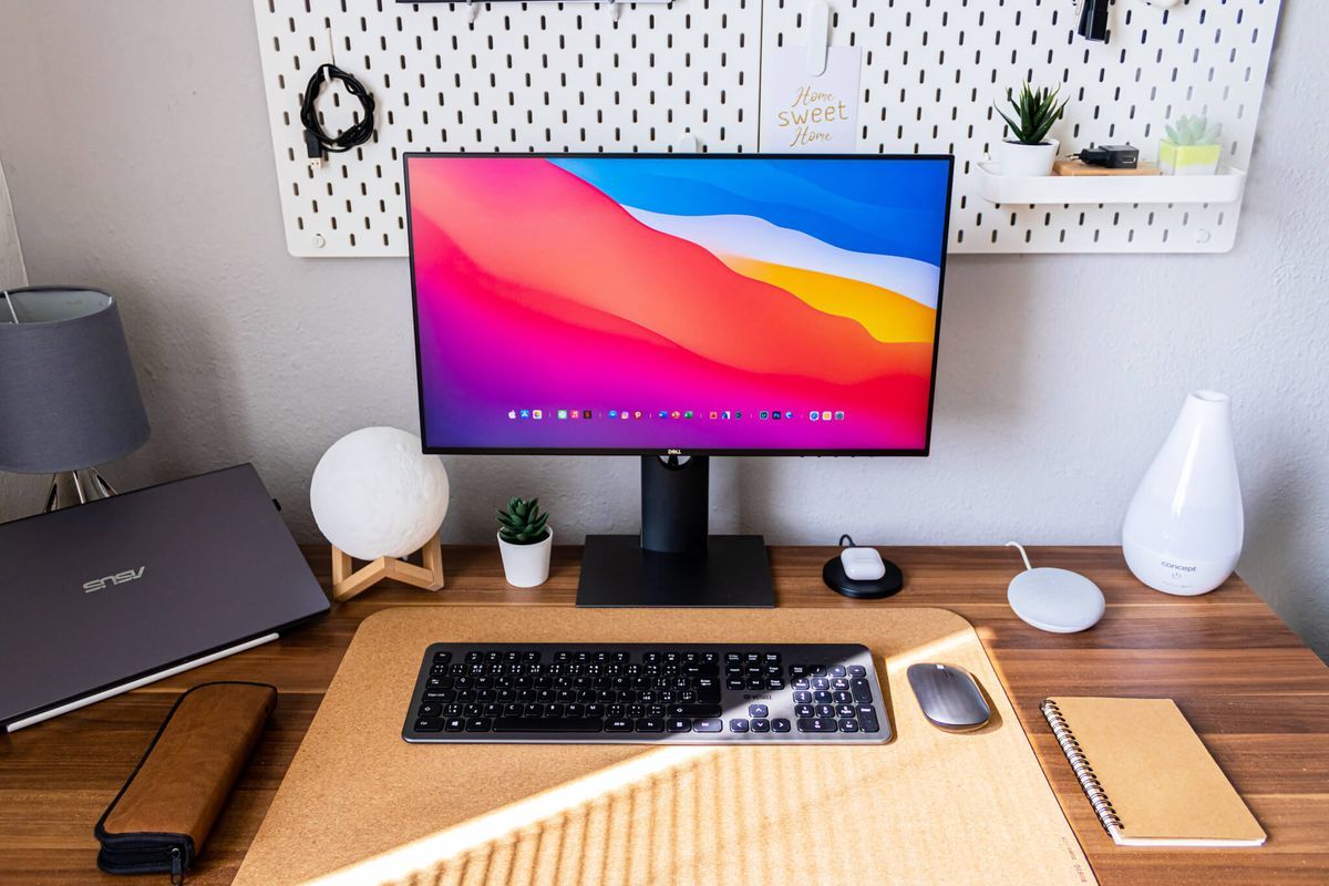 Matúš’s Pegboard Study Setup in Bratislava, Slovakia