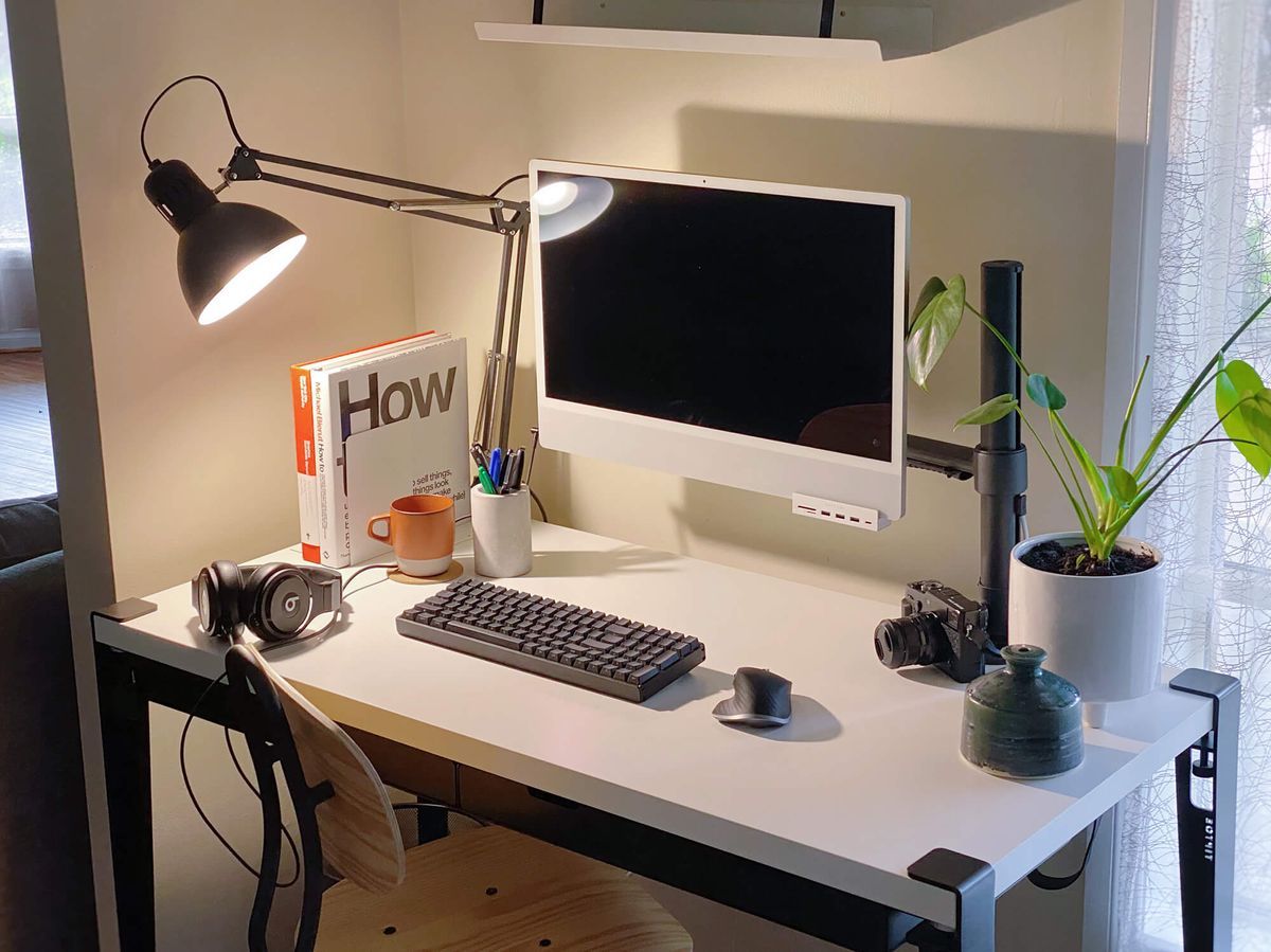 Patrick’s Minimal Retro iMac Setup in Melbourne, Australia