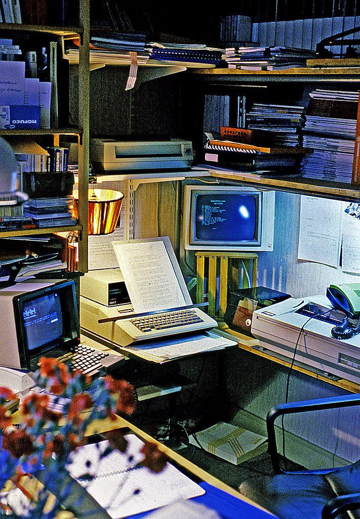 9 Ways to Make a Small, Windowless Office Feel Bigger and Cosier