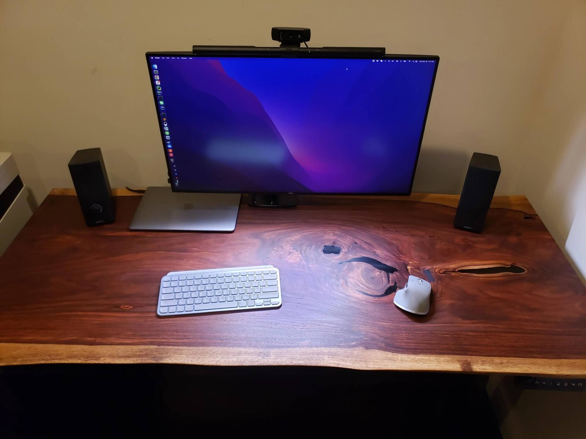 Deskhaus Apex Pro frame + India Rosewood tabletop