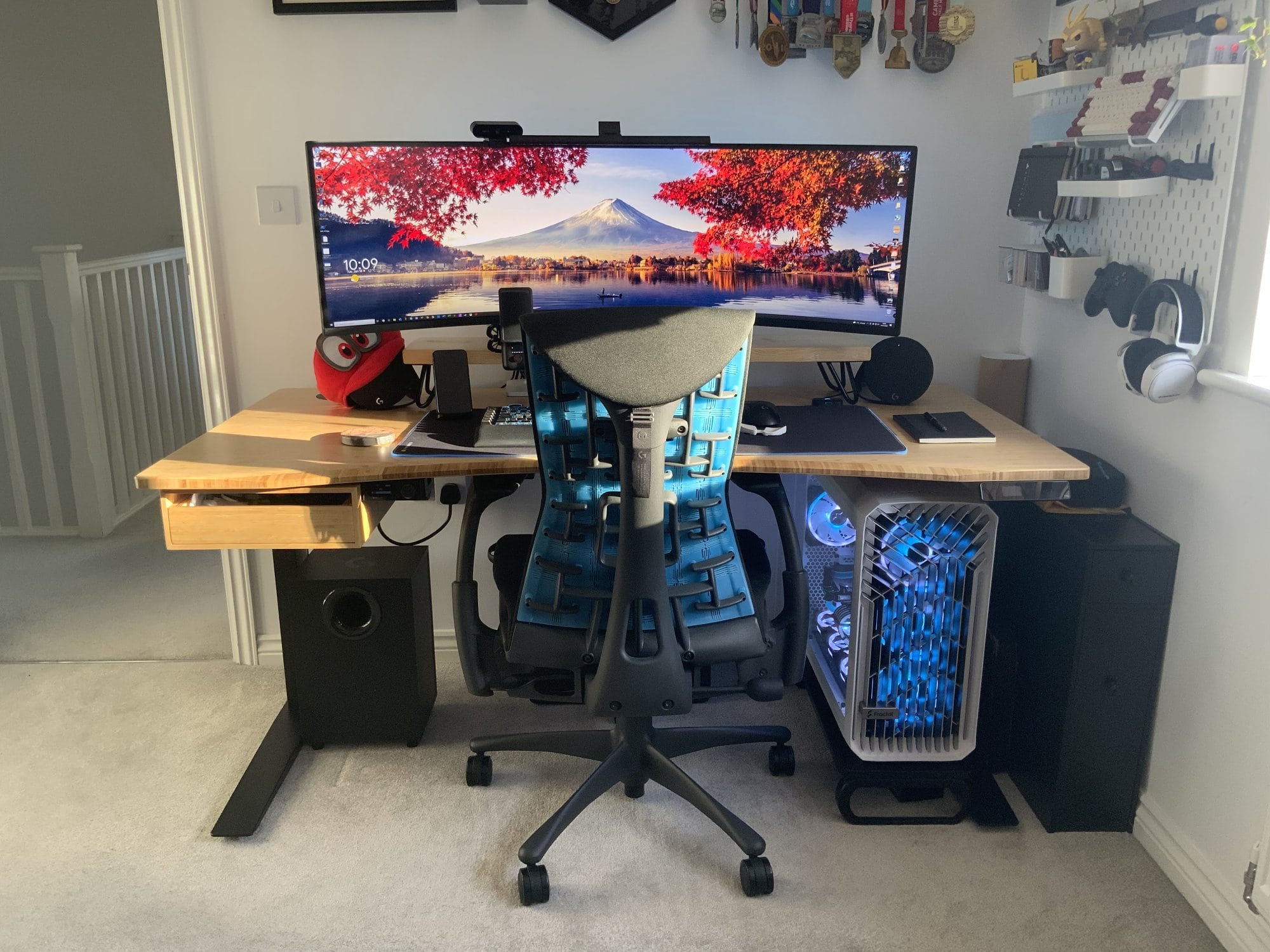 Here's my corner Battlestation. Any suggestions for improvement