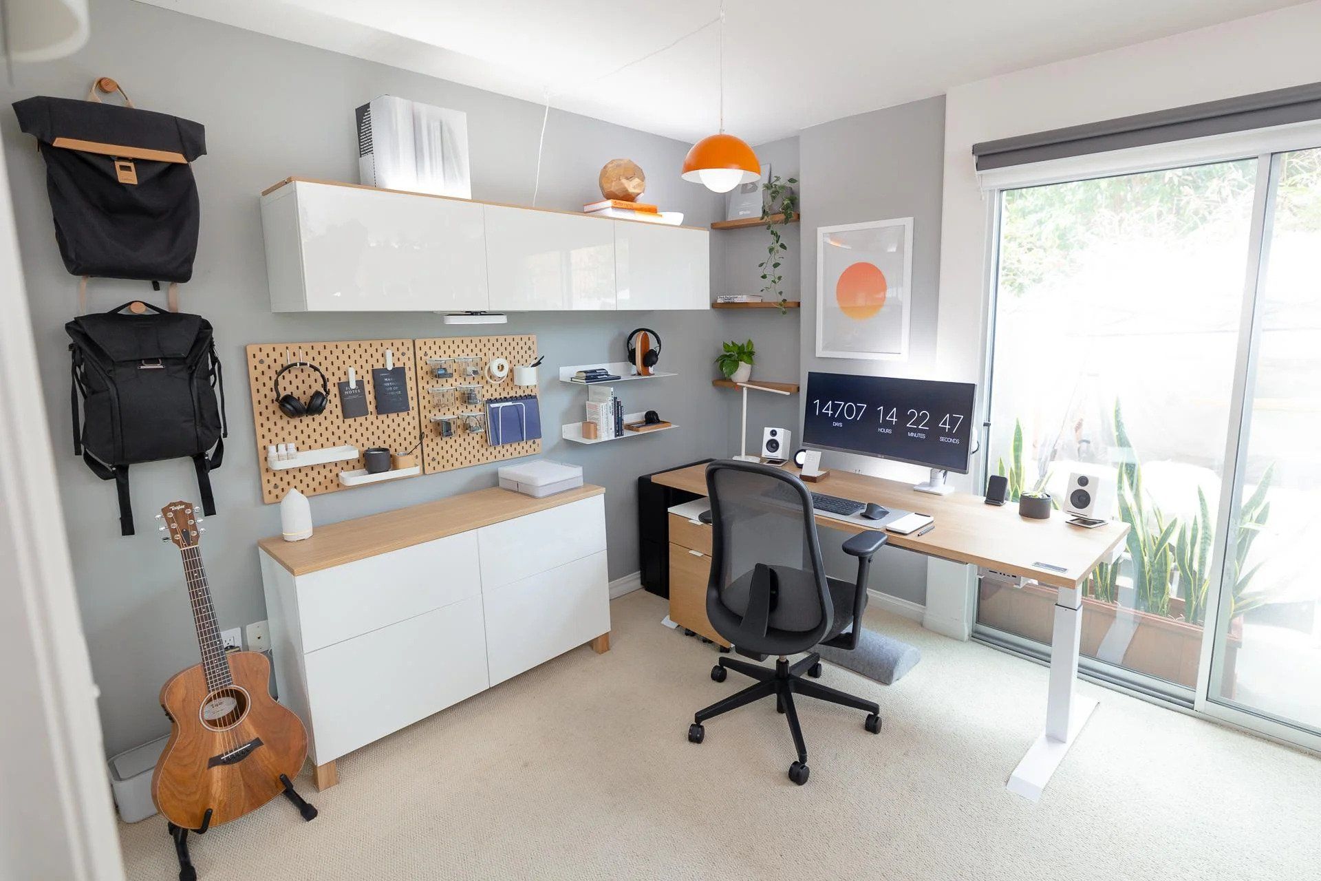 Home Office – 5 Essentials to Fancy up Your Workspace