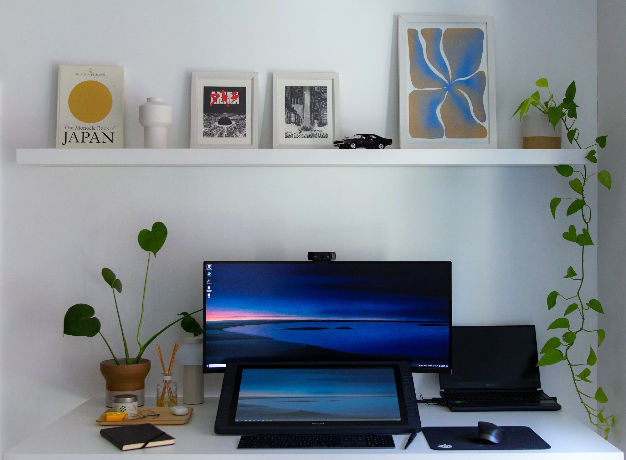 A minimal standing desk setup in Montreál, Canada