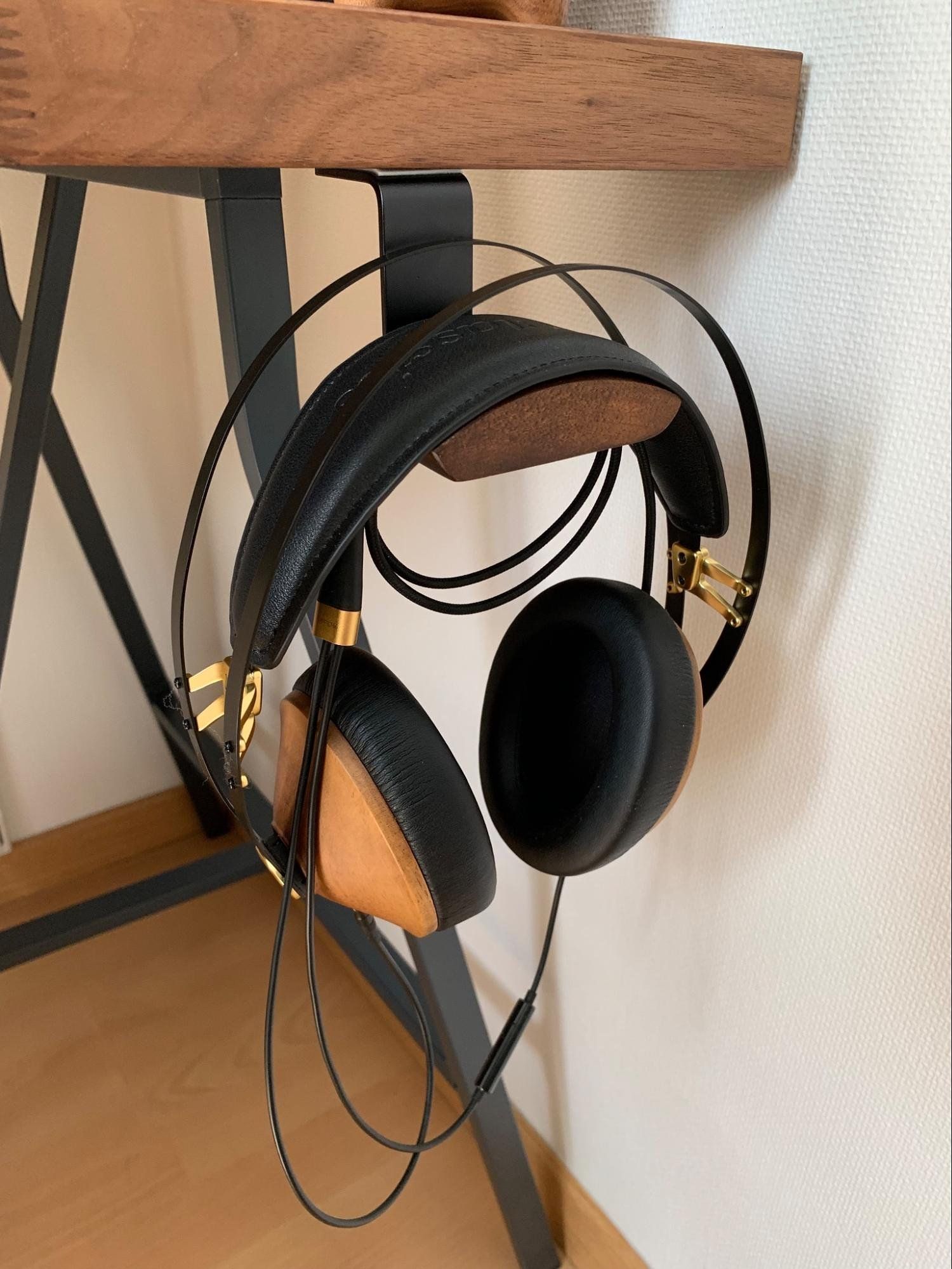 Meze brand: a 99 Classics headphones in light walnut colour