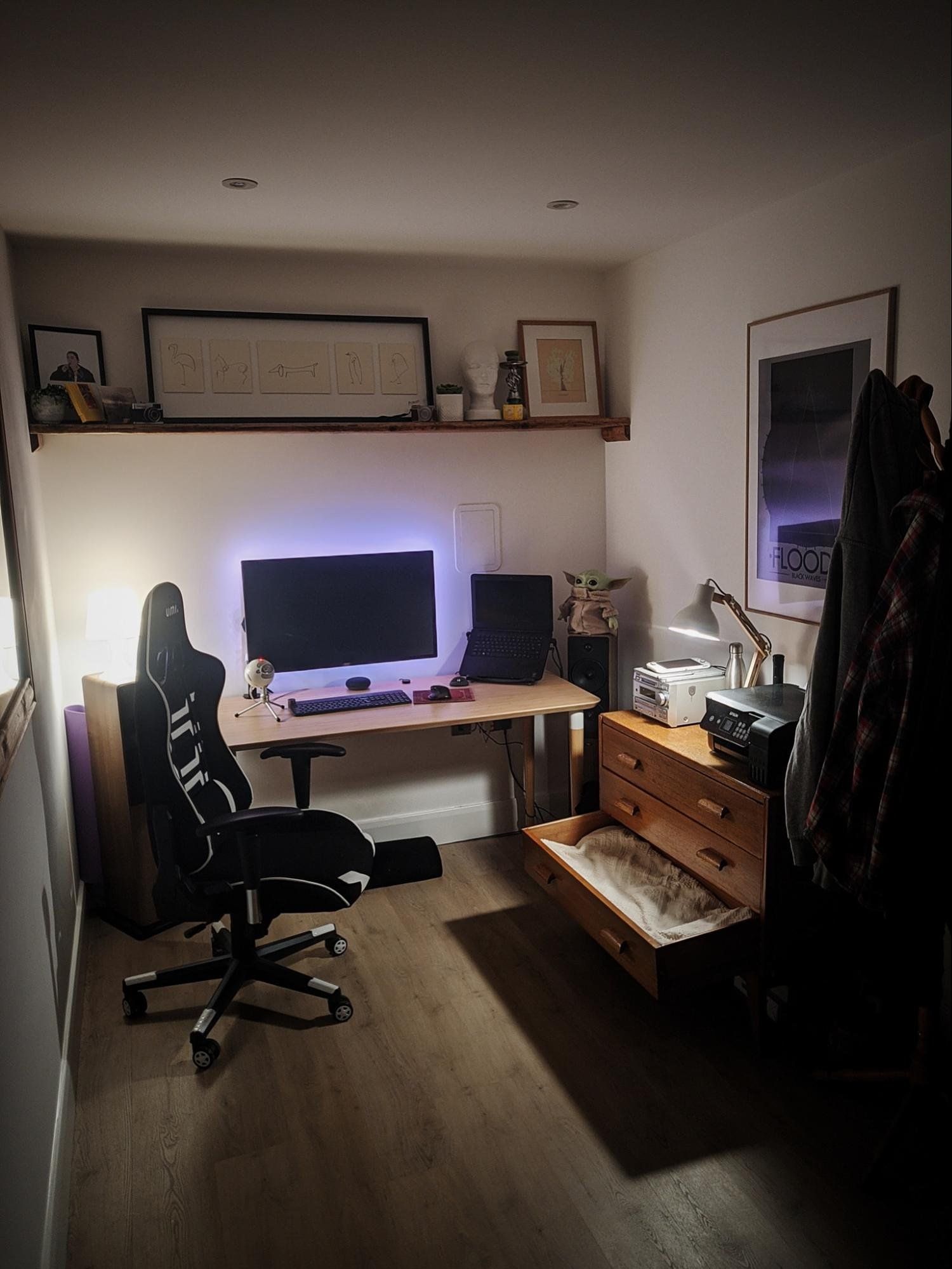 James’ previous desk setup