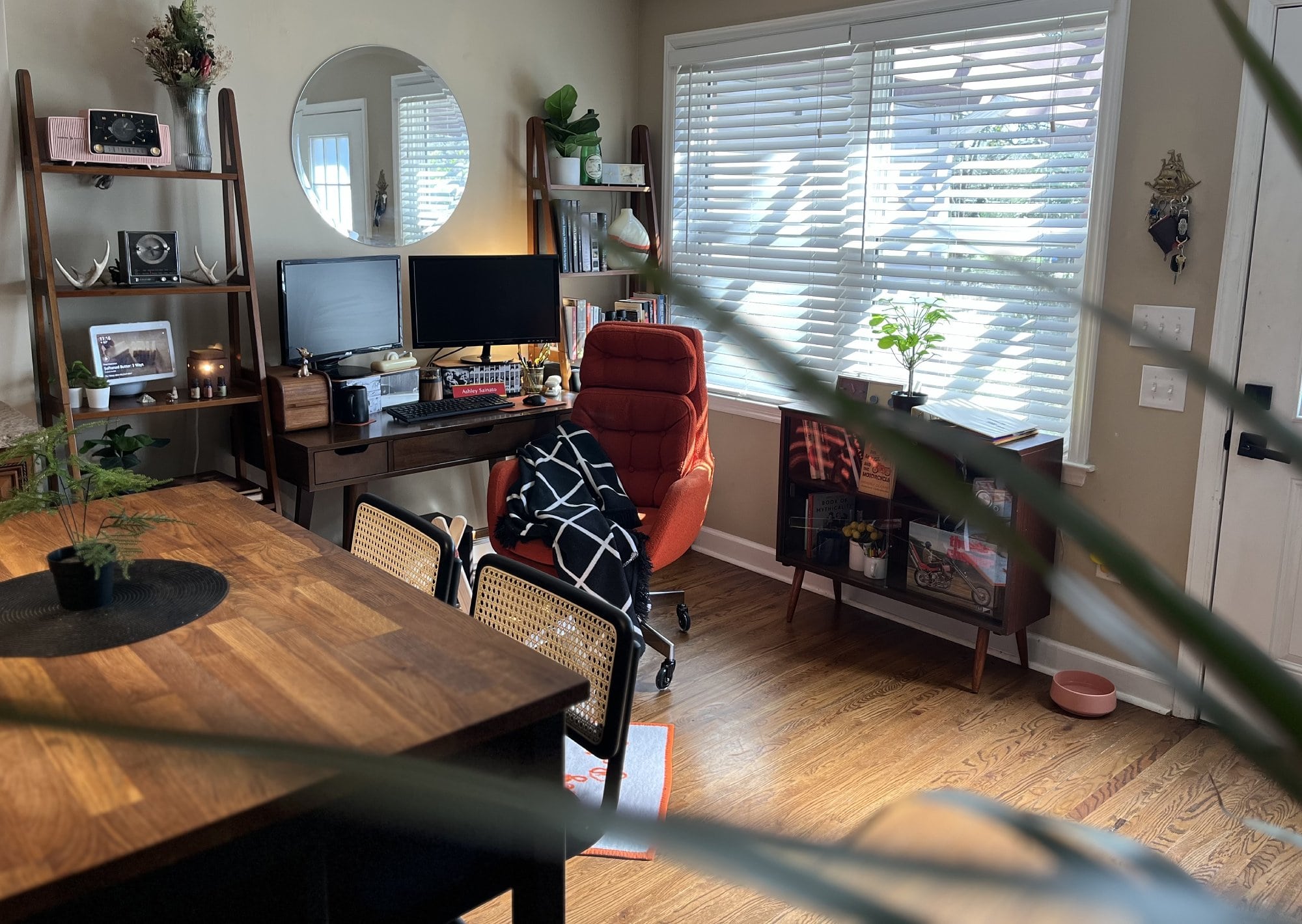 A working mom’s dual-monitor vintage workspace next to the kitchen