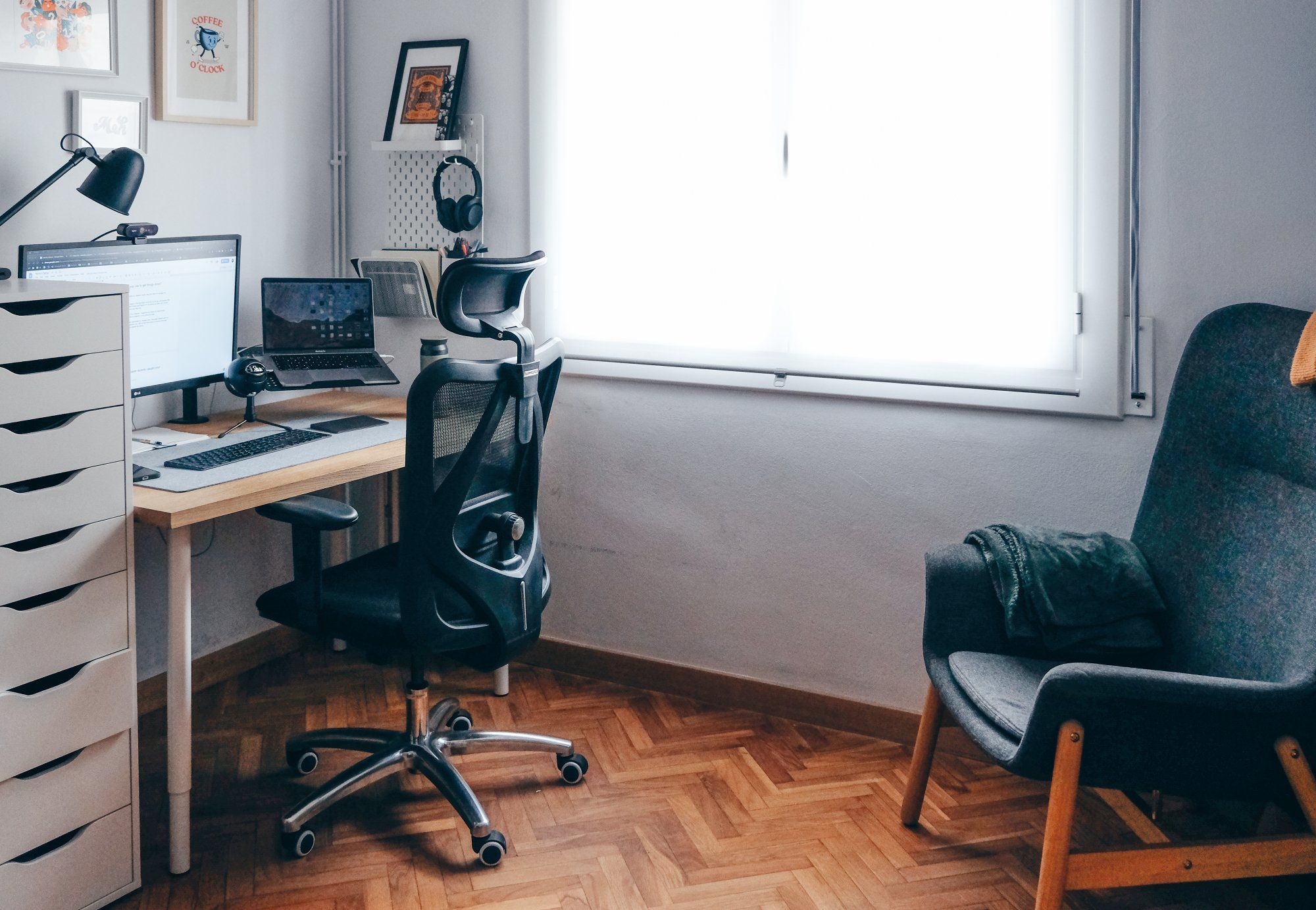 A master bedroom turned into a home office in Barcelona