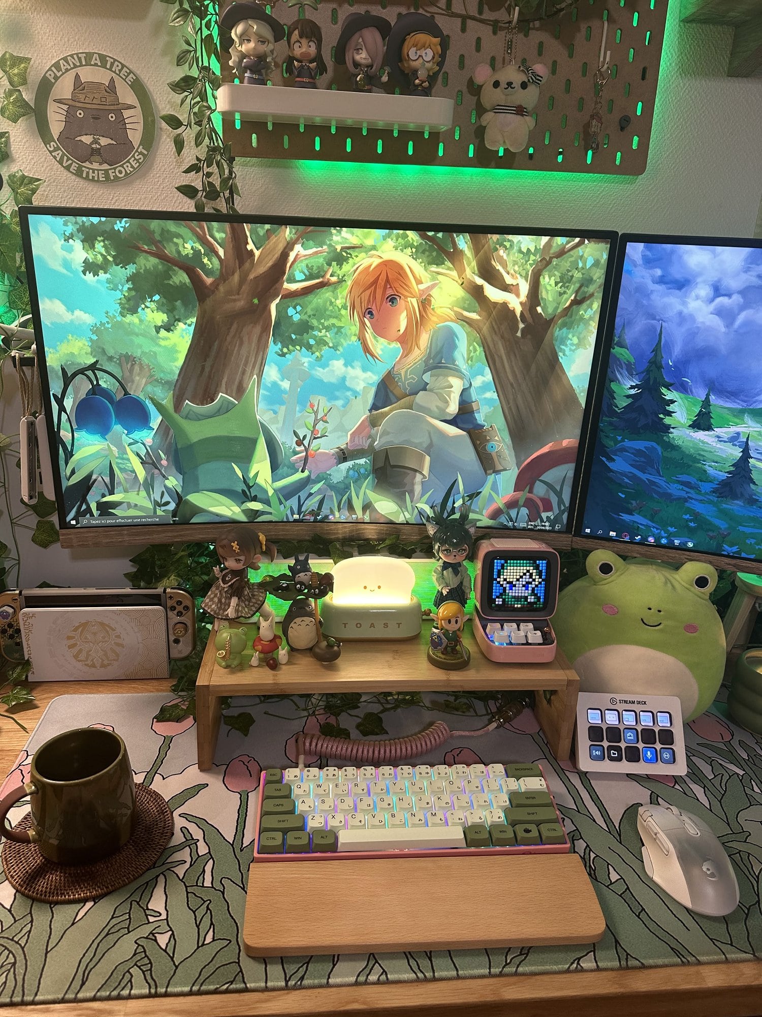 A kawaii gaming setup with two MSI Optix monitors and an Akko 3061S Tokyo keyboard with yellow switches and Sunzit matcha keycaps