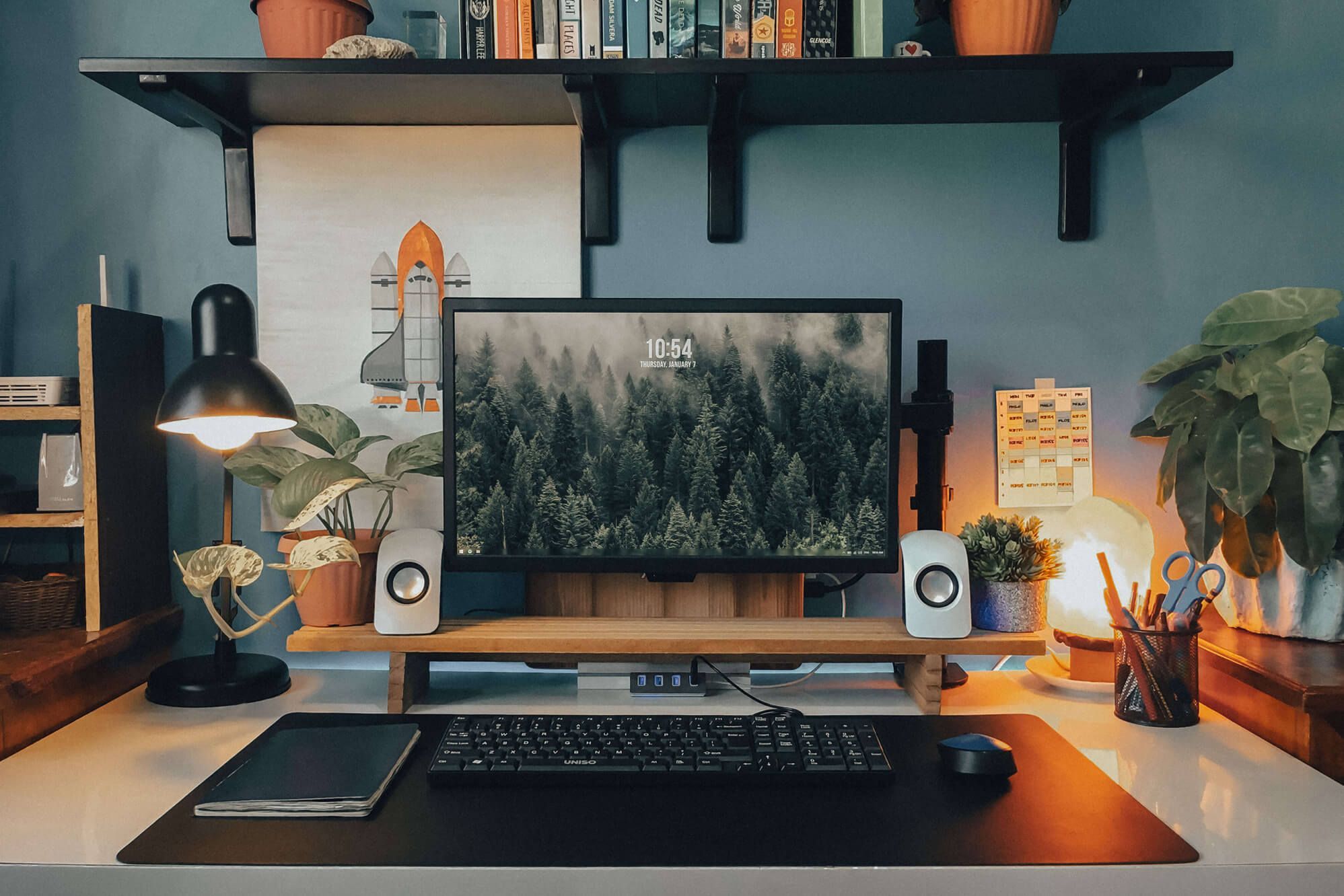 20+ Best Minimalist Desk Setups & Home Office Ideas