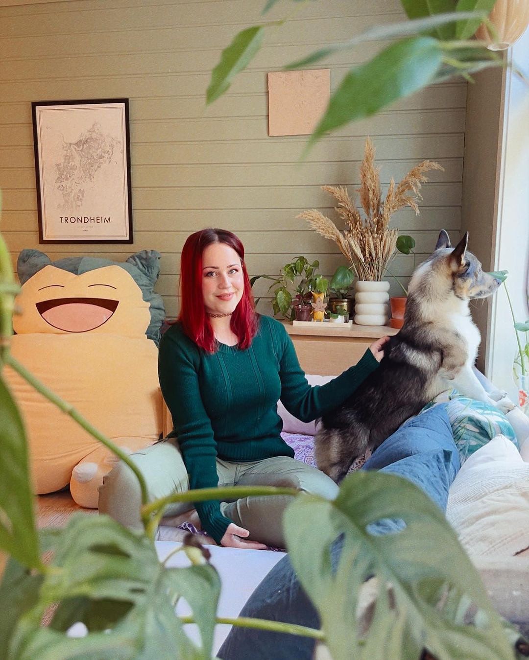 Tanja Renate Aakerøy, her dog Atlas and a large Snorlax plush toy