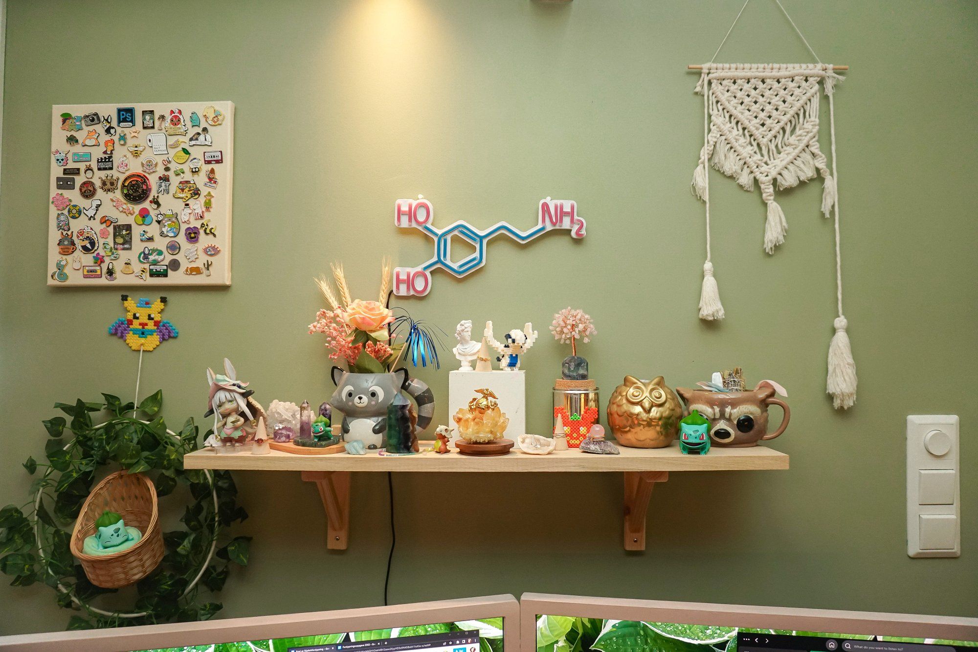 A wooden shelf on the wall with figurines, flowers, souvenirs, seashells, and other knick-knacks