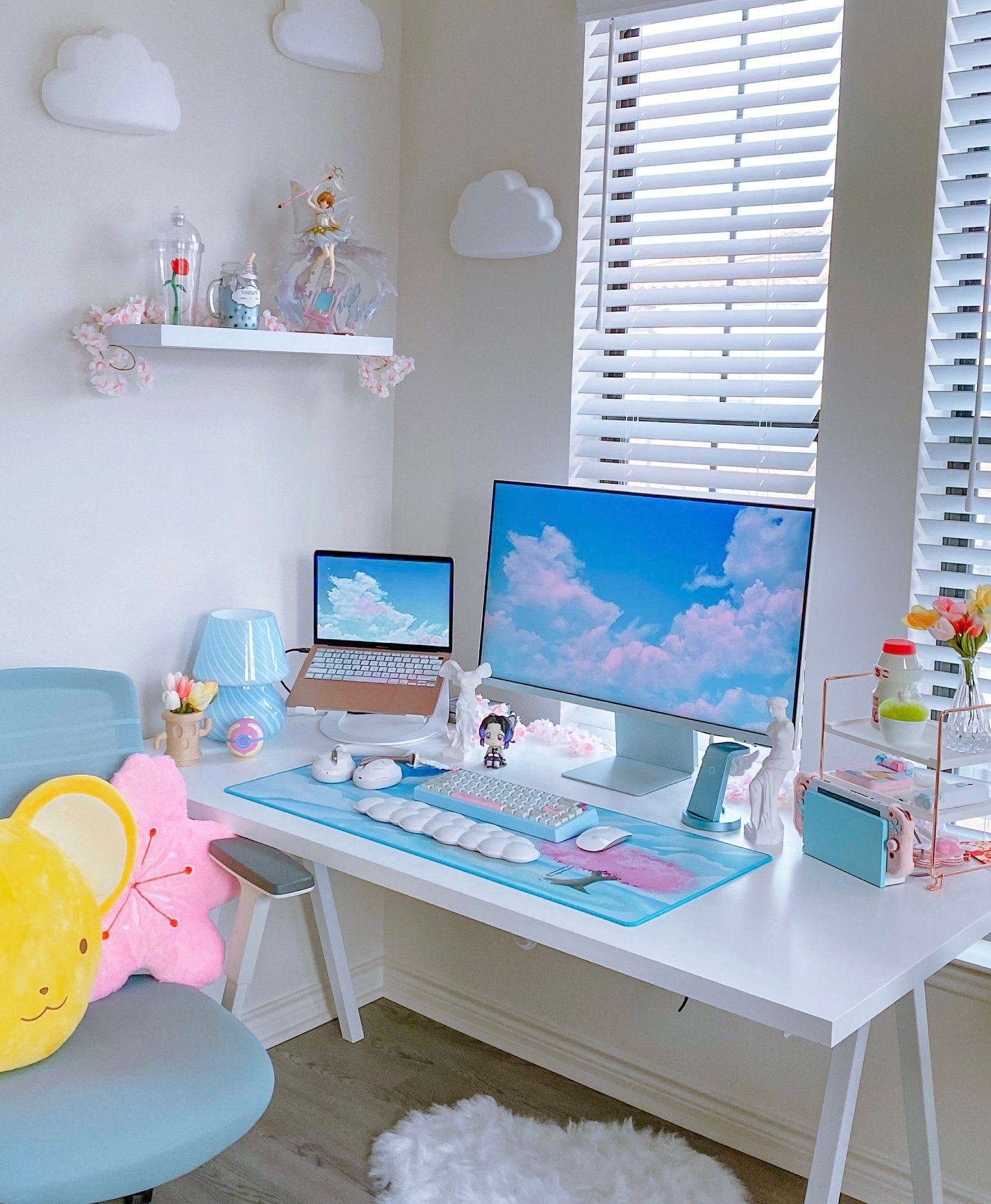 A cute battlestation setup in a small room with a window