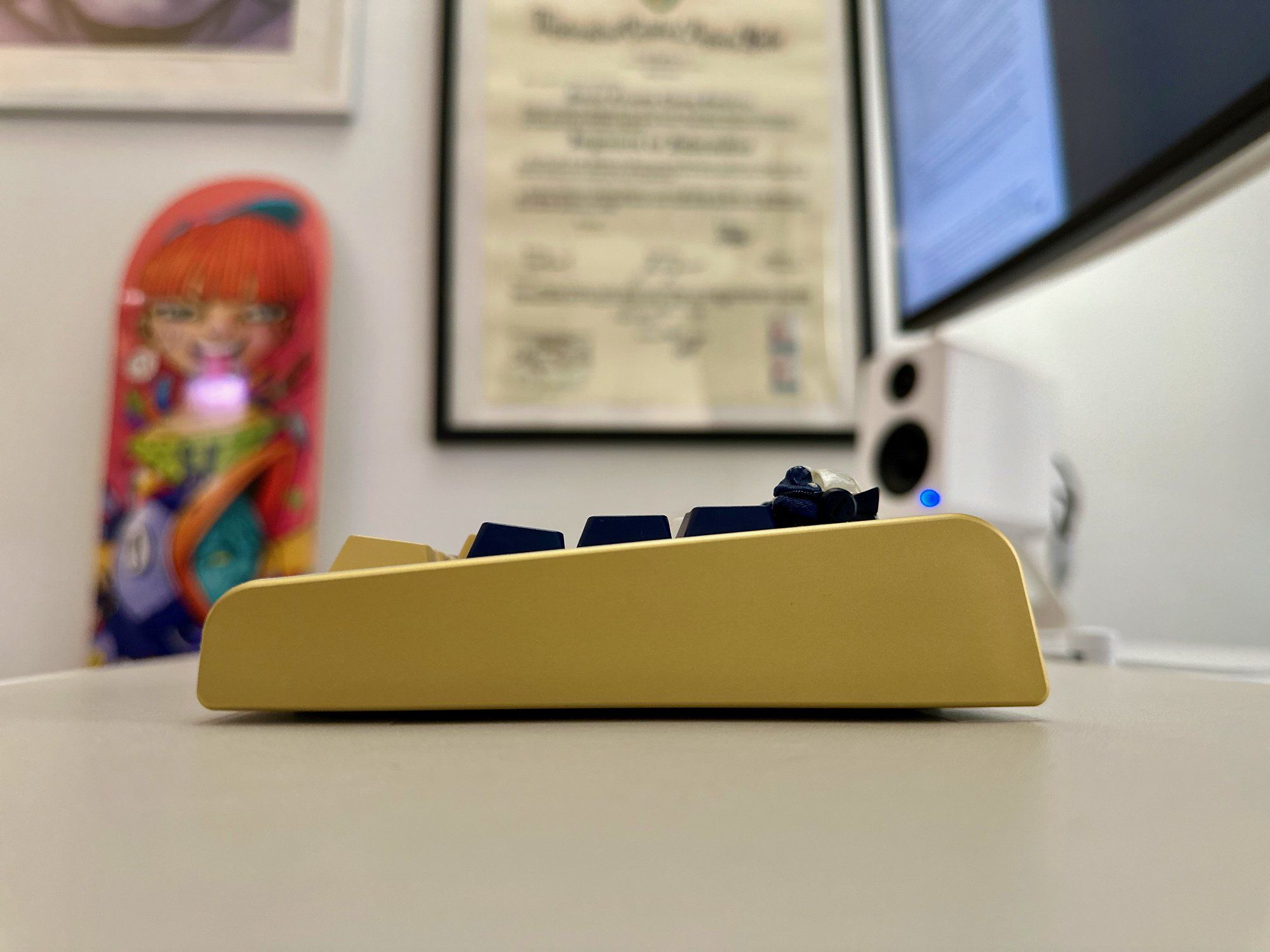 A side view of a Gentoo mechanical keyboard