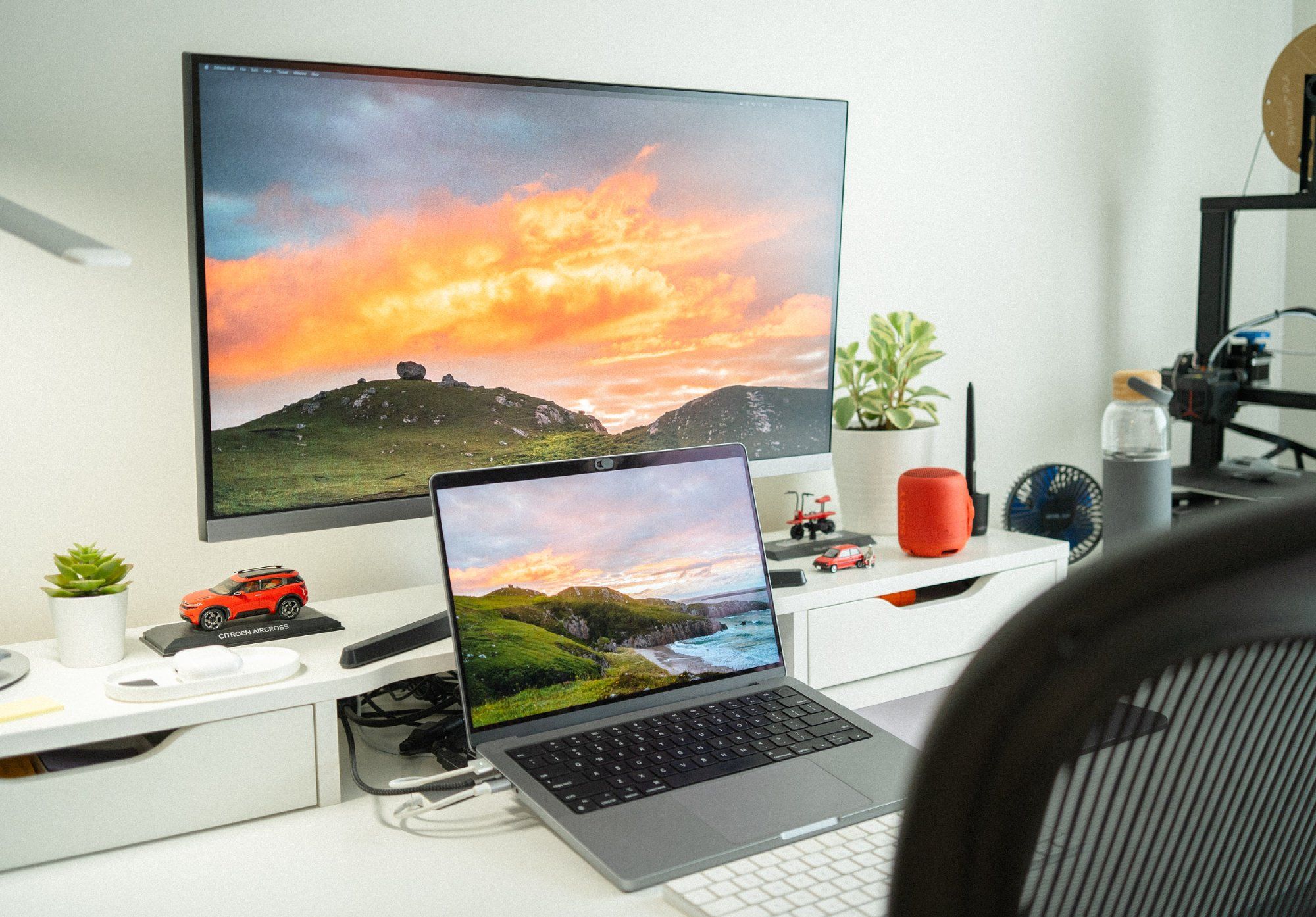 A creative designer’s home office desk setup