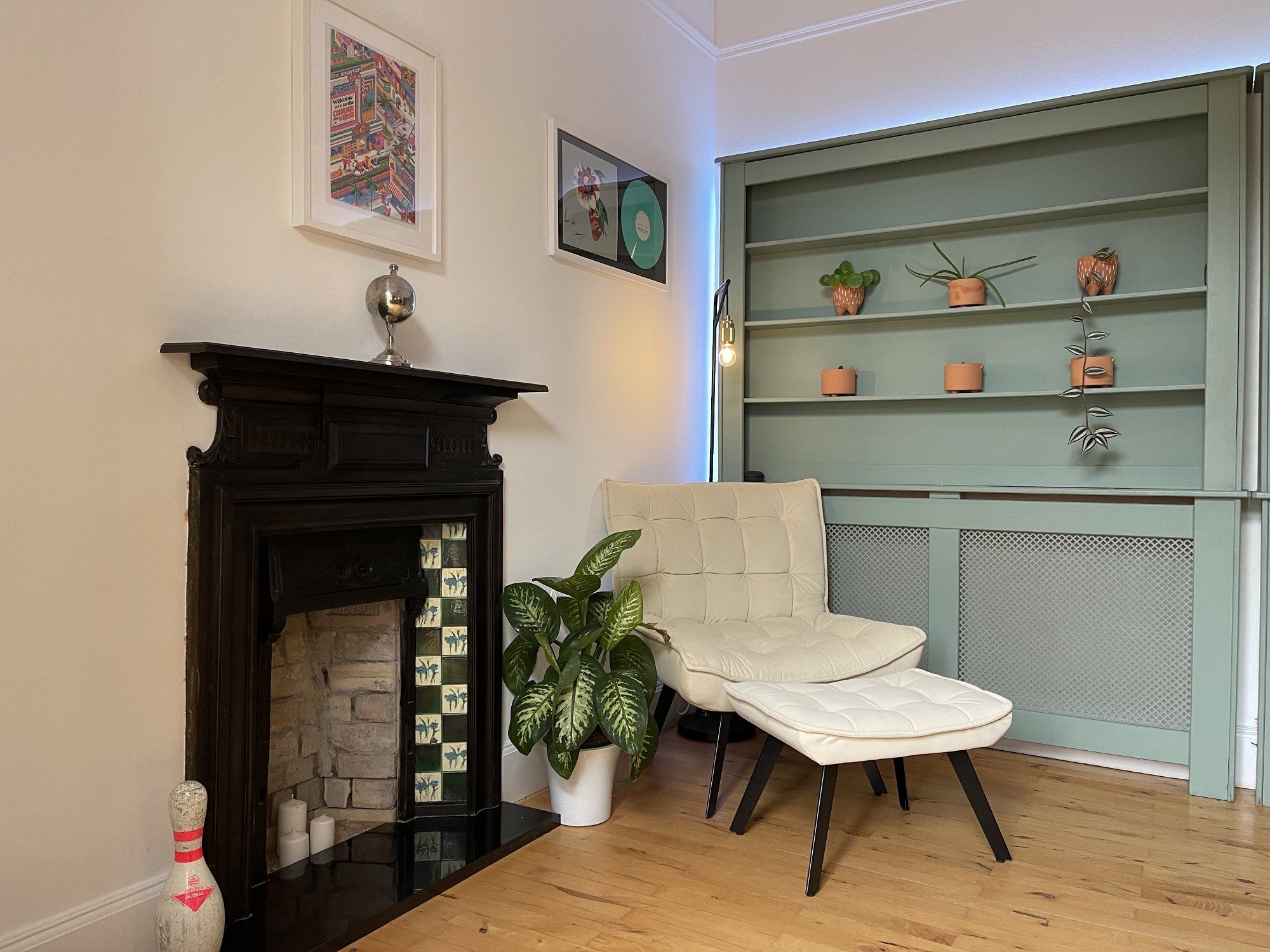 A lounge corner in the shared home office, featuring an armchair by the fireplace