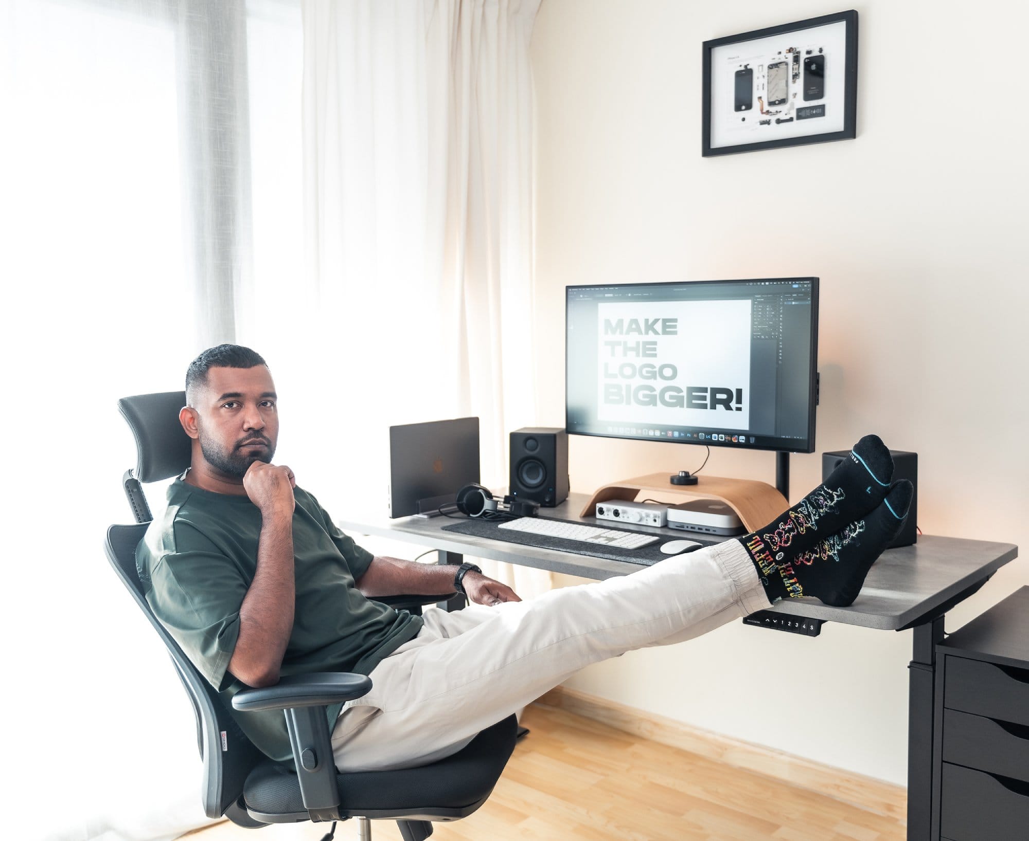 Minimal Bedroom Desk Setup of a Content Creator in Dubai