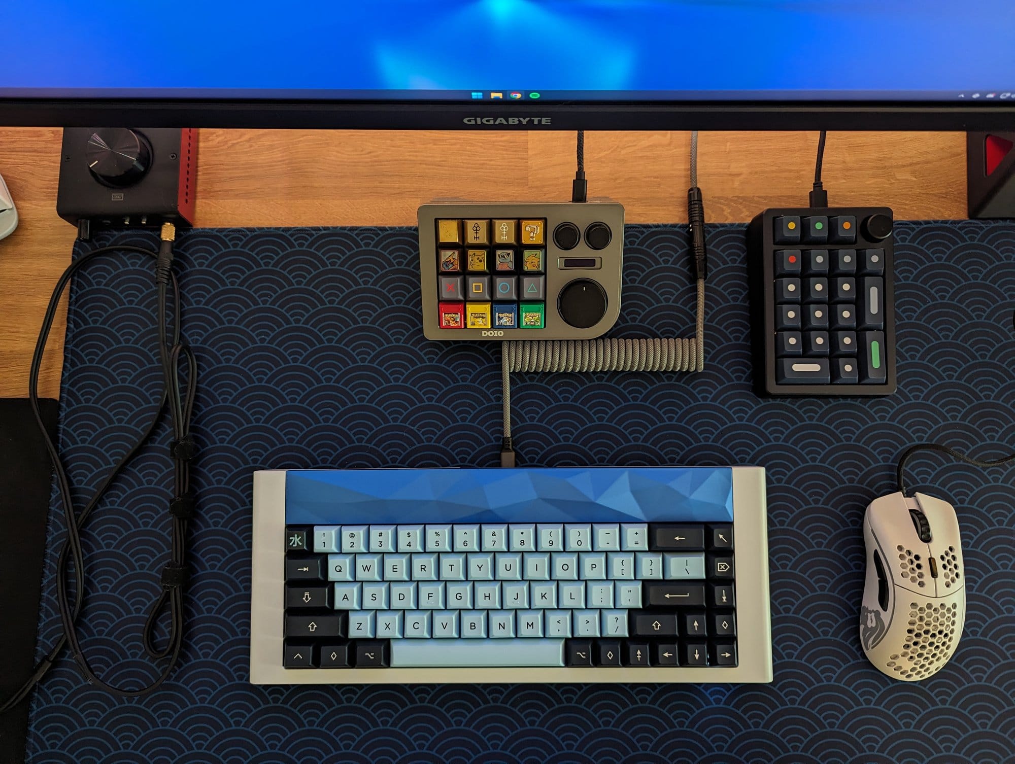 A close-up of a custom mechanical keyboard grid650 in blue and grey on the desk