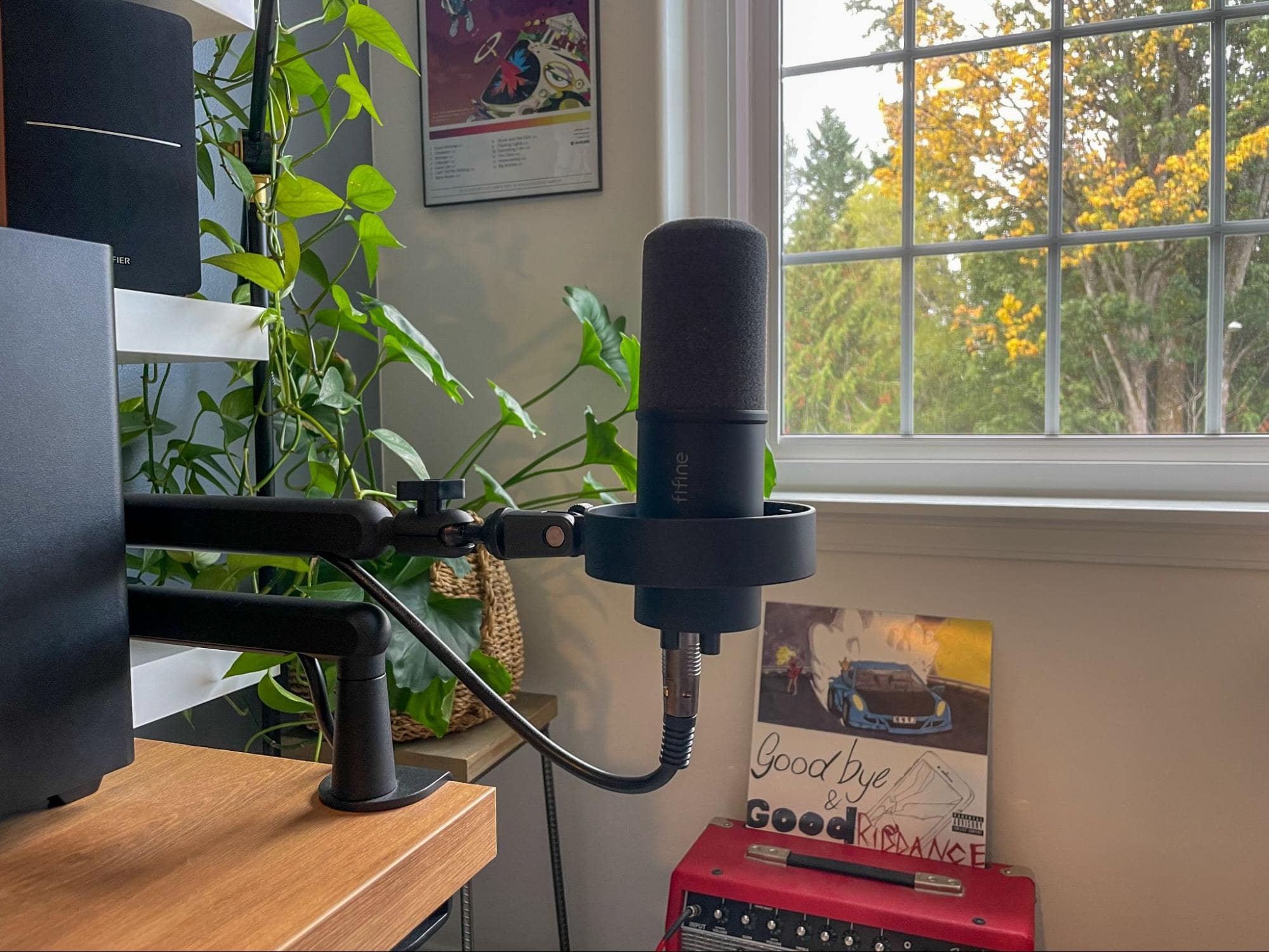 Floating Desk Setup in Washington, US