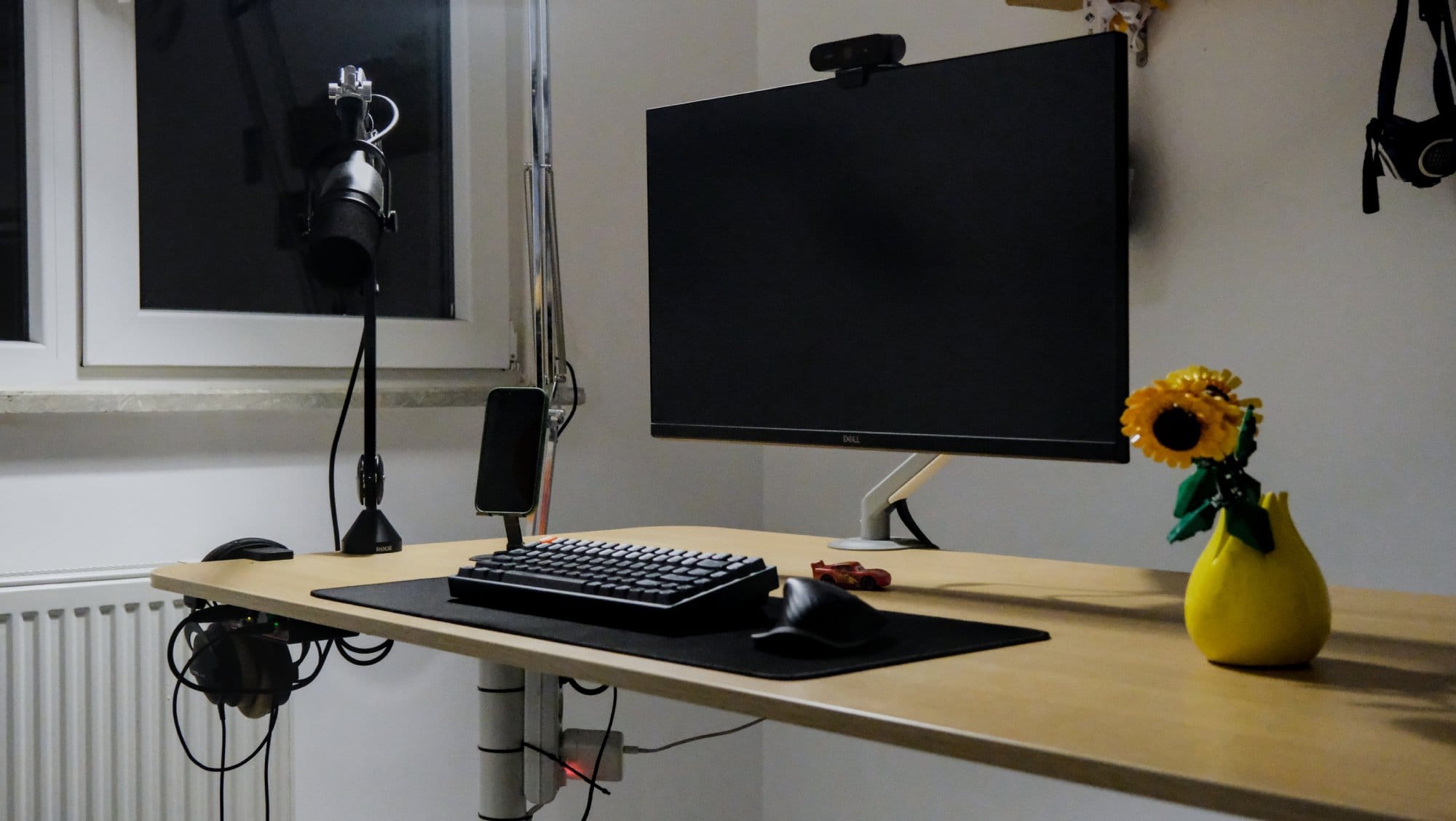 Developer’s Minimalist Desk Setup in Istanbul