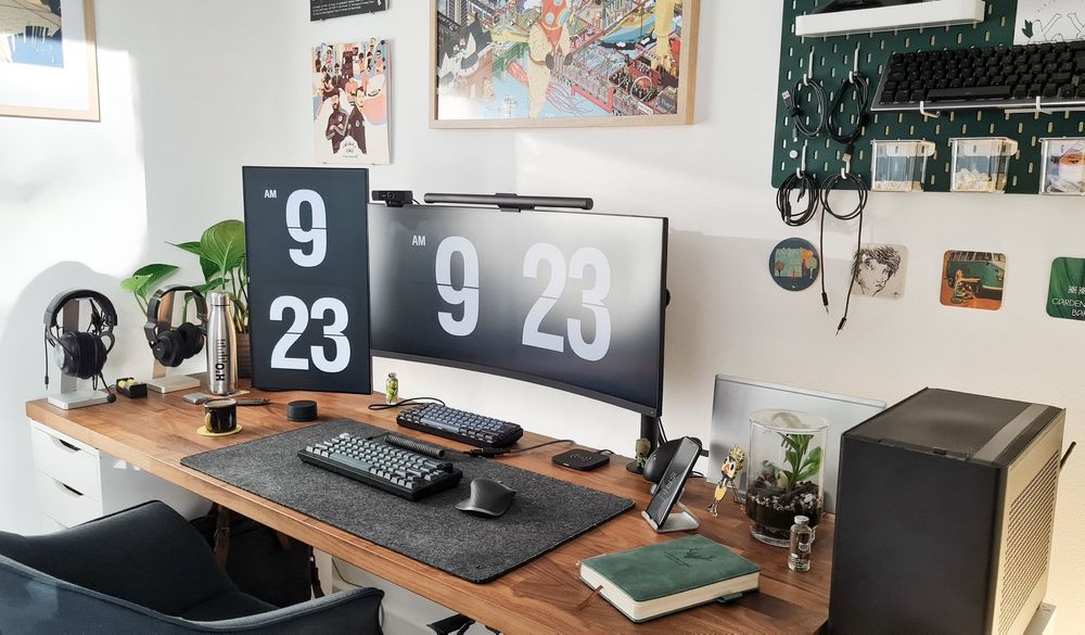 Cosy IKEA KARLBY Desk Setup