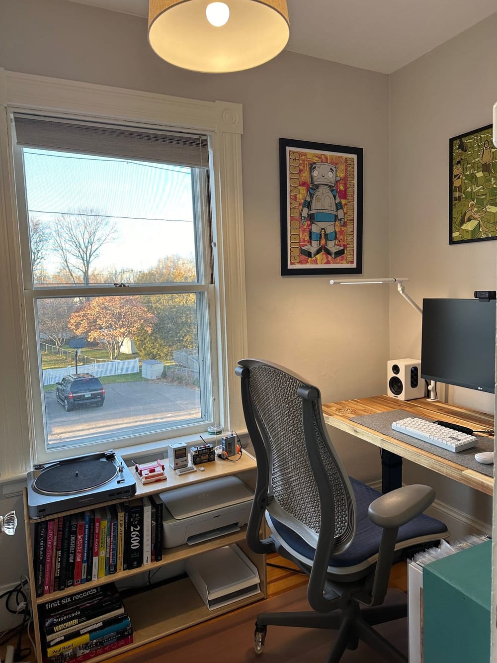 How to Position Your Desk in a Home Office for Maximum Comfort