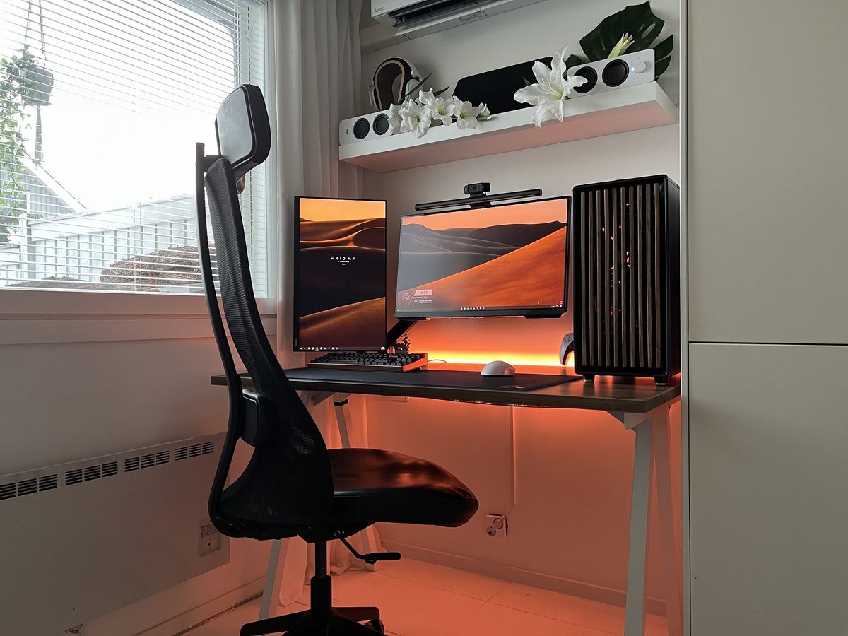 Small gaming desk setup discount