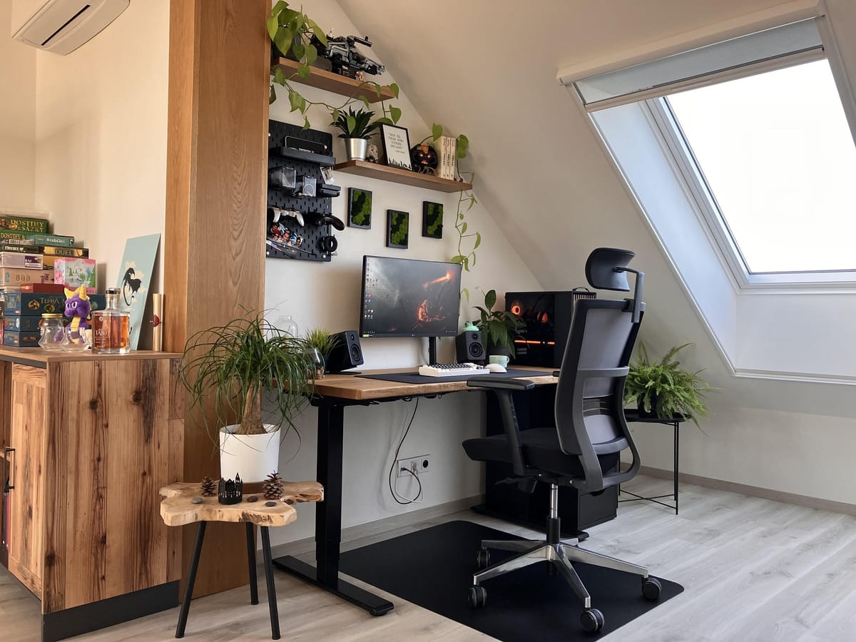 Cozy Desk Setup With Plants Cozy Desk Setup With Plants