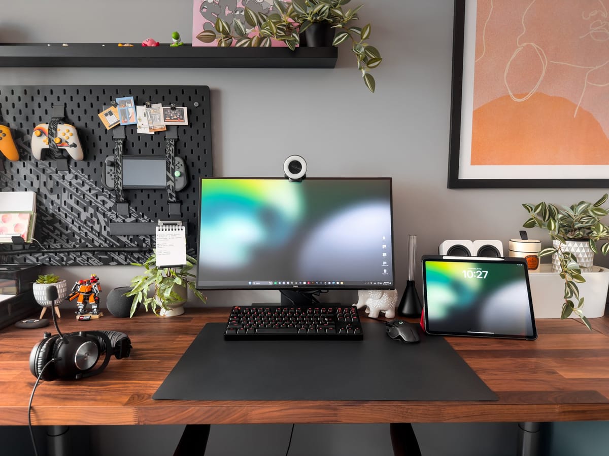 L-shaped Desk Setup