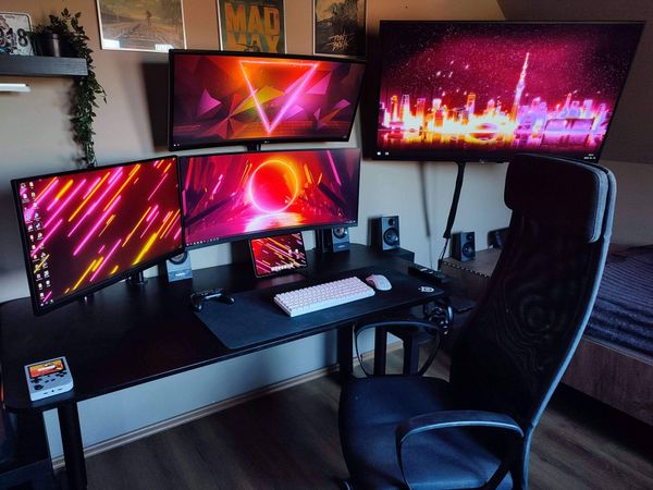 Multi-Monitor Desk Setup