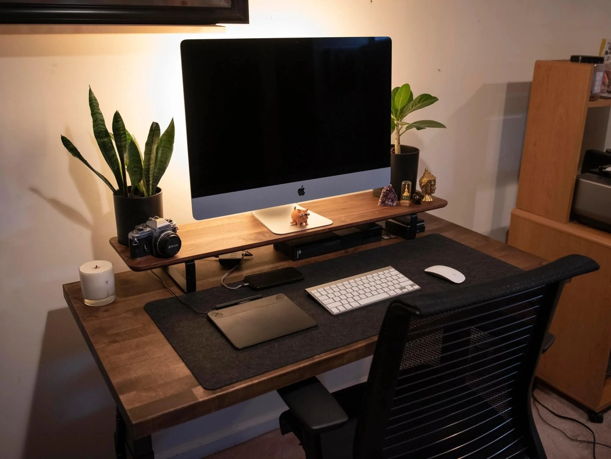 Deskhaus Apex Two Leg with a birch butcher block