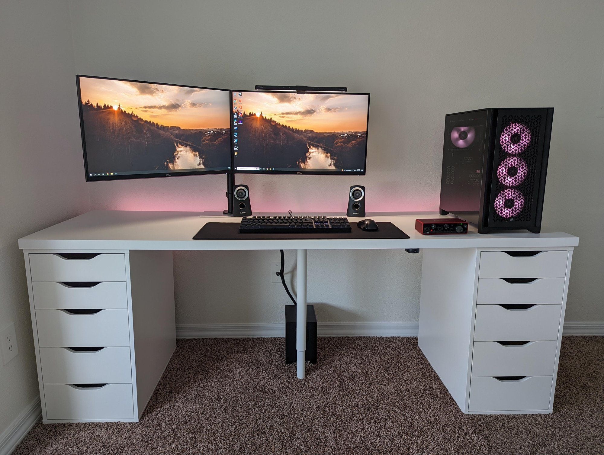 Basic ALEX drawers desk setup with a central leg