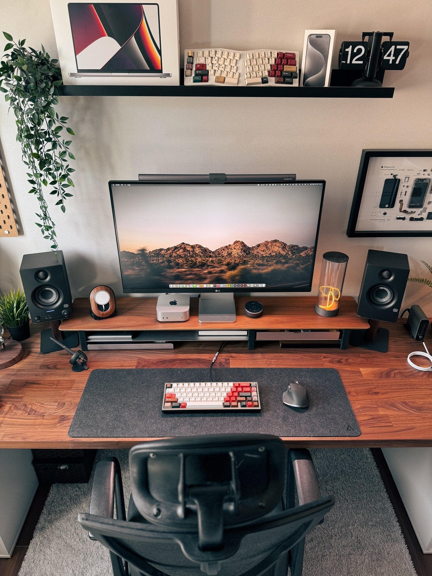 A desk setup with an LG 32UN880 monitor, Mac Mini M4, and Logitech MX Master 3S mouse