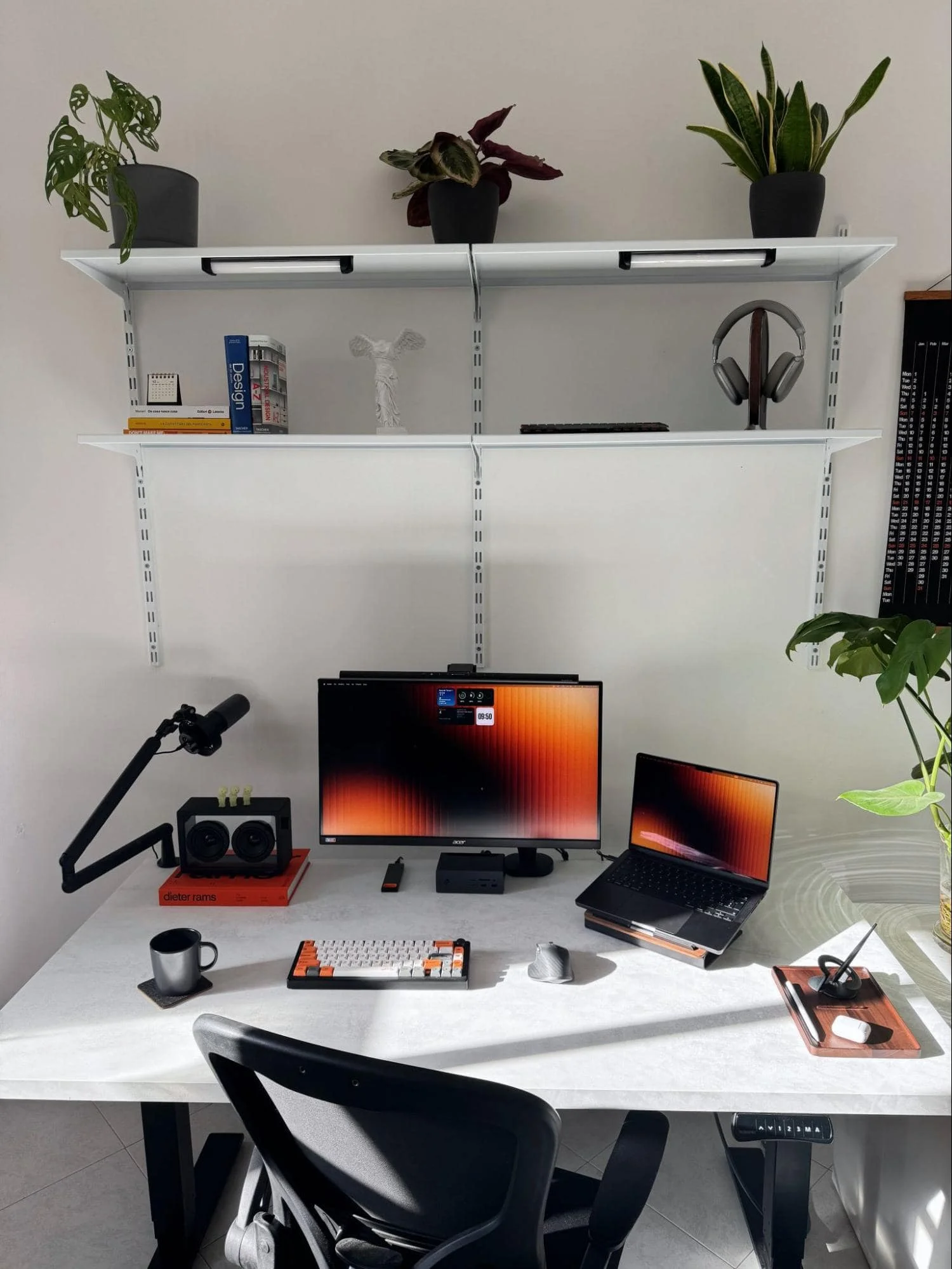 A minimal and functional home office