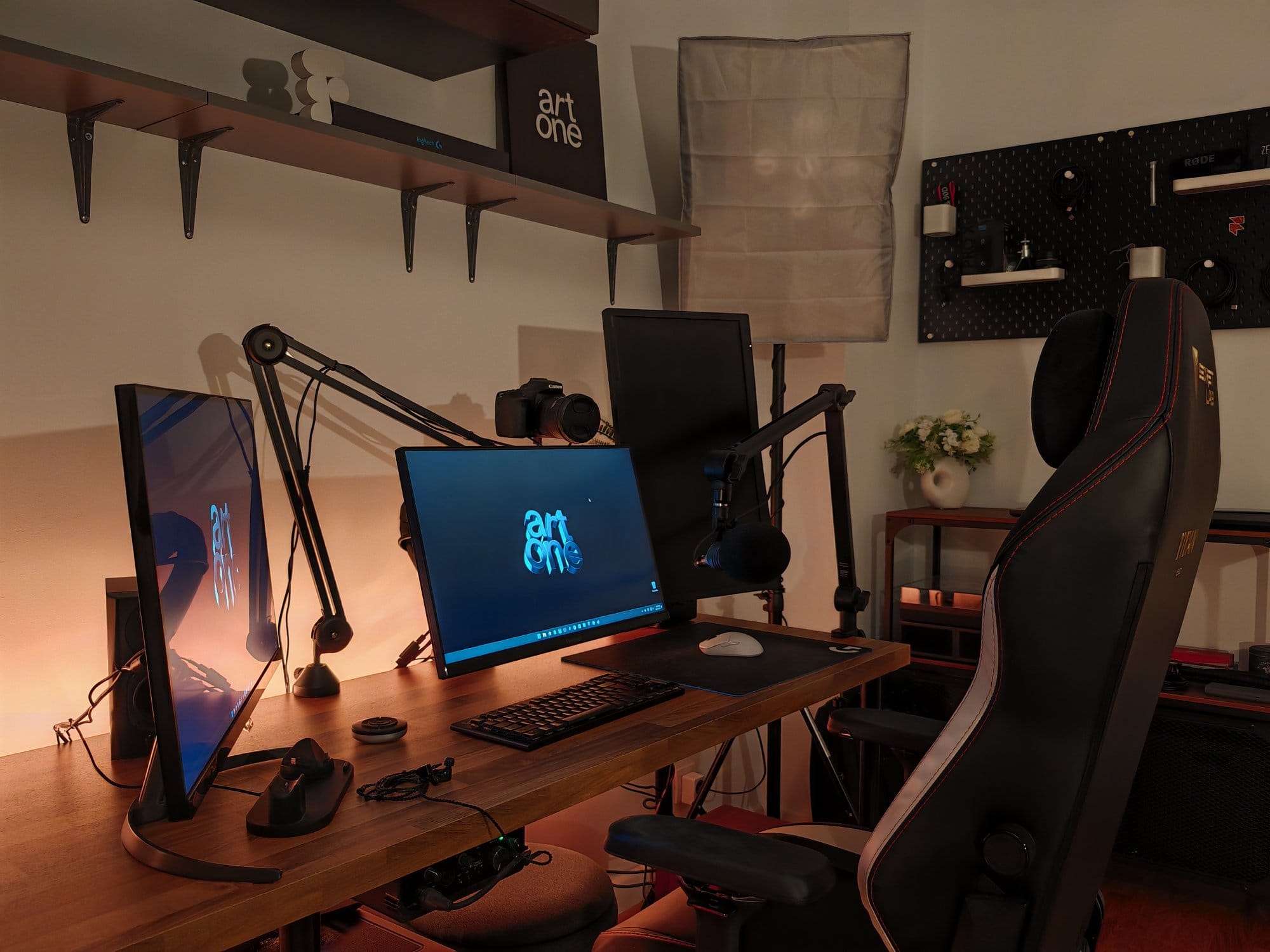 A desk with Philips 27″ 4K UHD monitor and Secretlab Titan Evo chair