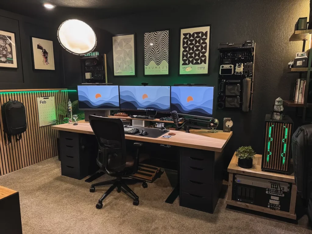 Basement Home Office in Kansas, US
