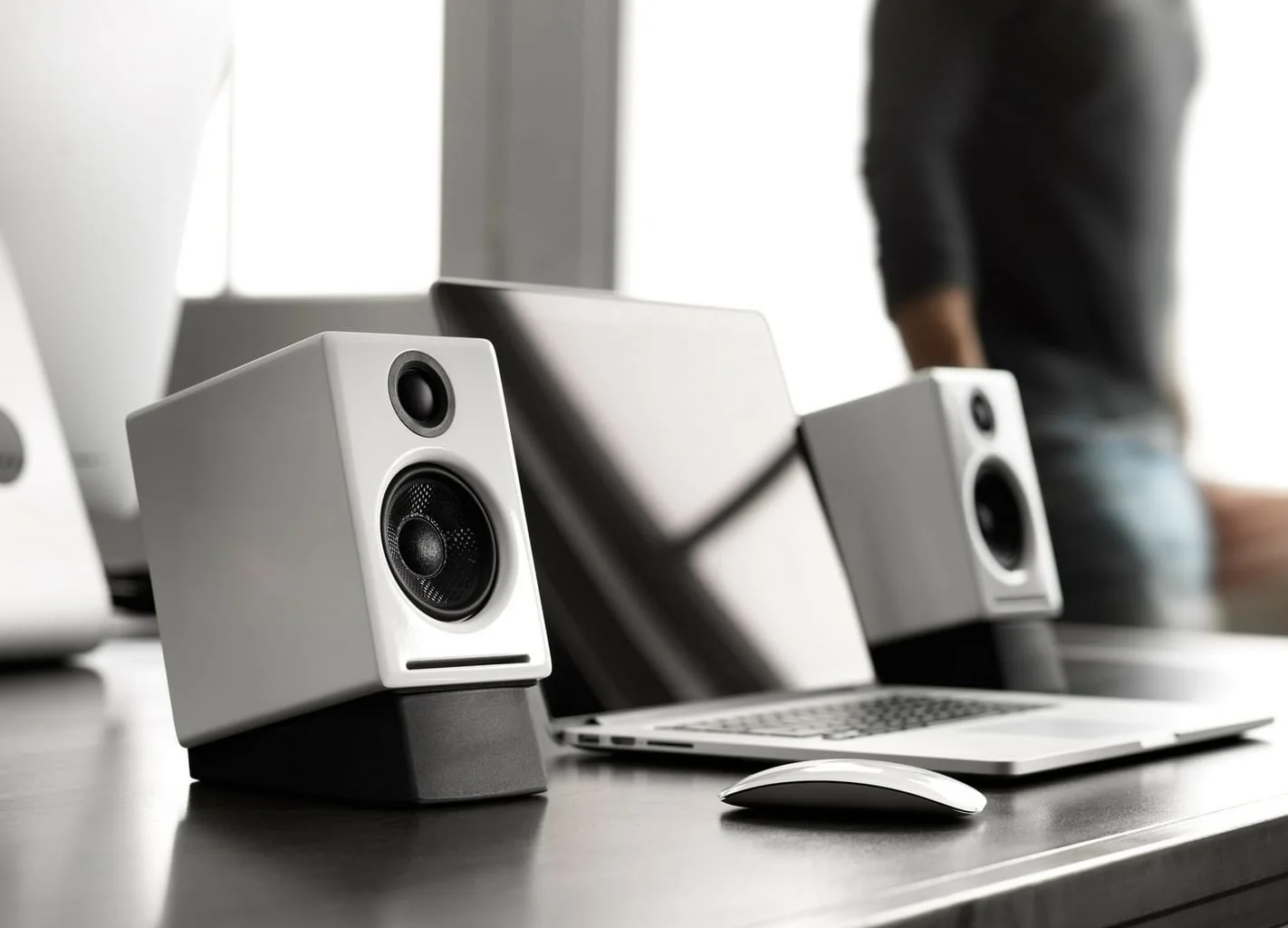 Picking the Best Speaker for Desk Setup